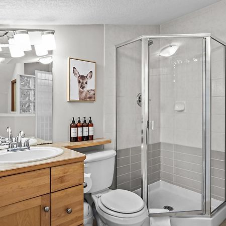 Charming 1 Bdrm Plus Loft With Views Managed By Little Sister Getaways Канмор Экстерьер фото