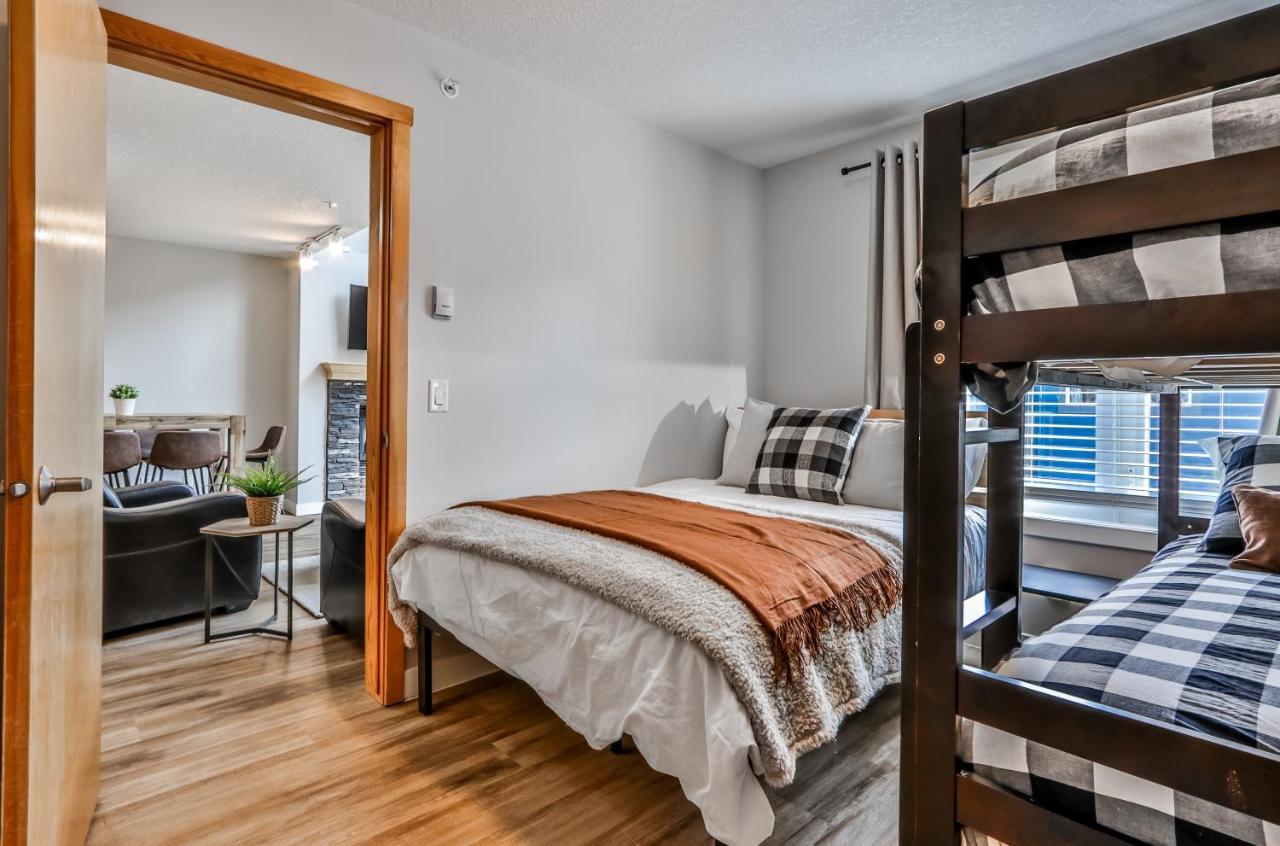 Charming 1 Bdrm Plus Loft With Views Managed By Little Sister Getaways Канмор Экстерьер фото