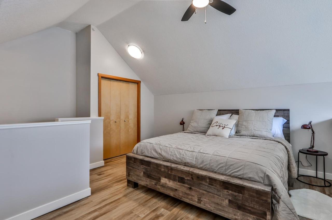 Charming 1 Bdrm Plus Loft With Views Managed By Little Sister Getaways Канмор Экстерьер фото