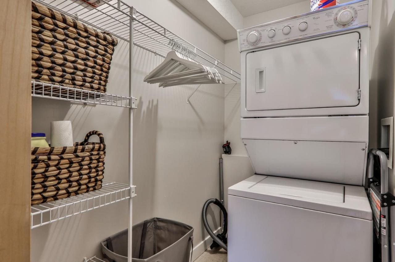 Charming 1 Bdrm Plus Loft With Views Managed By Little Sister Getaways Канмор Экстерьер фото