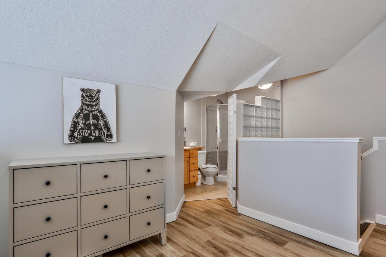 Charming 1 Bdrm Plus Loft With Views Managed By Little Sister Getaways Канмор Экстерьер фото