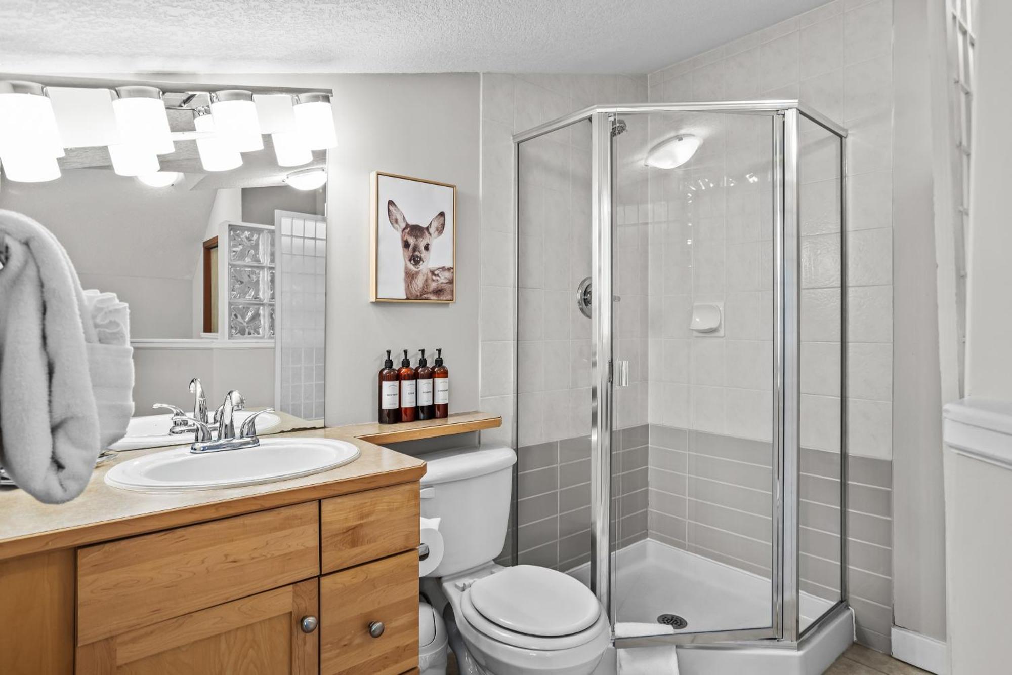Charming 1 Bdrm Plus Loft With Views Managed By Little Sister Getaways Канмор Экстерьер фото