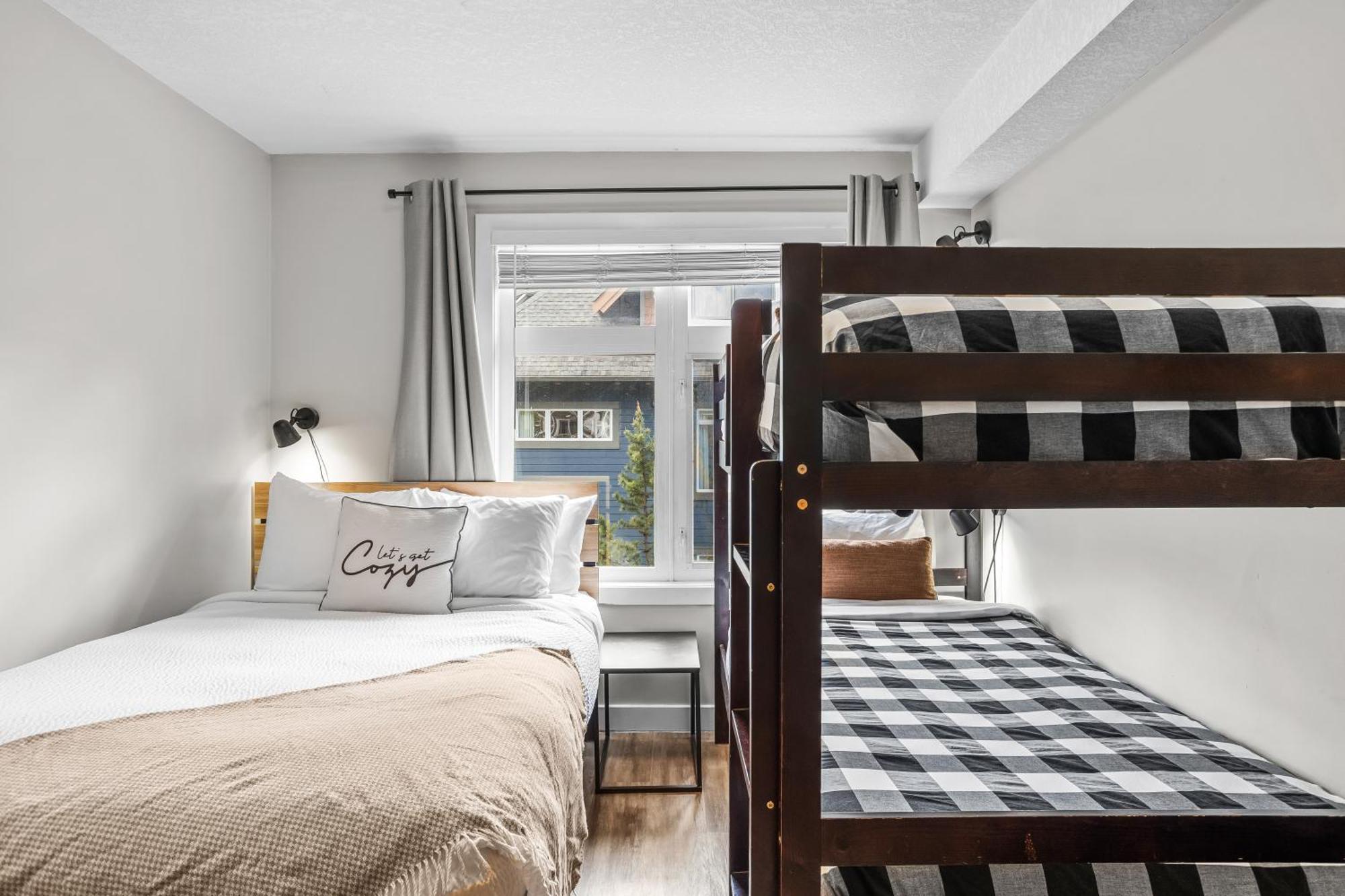 Charming 1 Bdrm Plus Loft With Views Managed By Little Sister Getaways Канмор Экстерьер фото