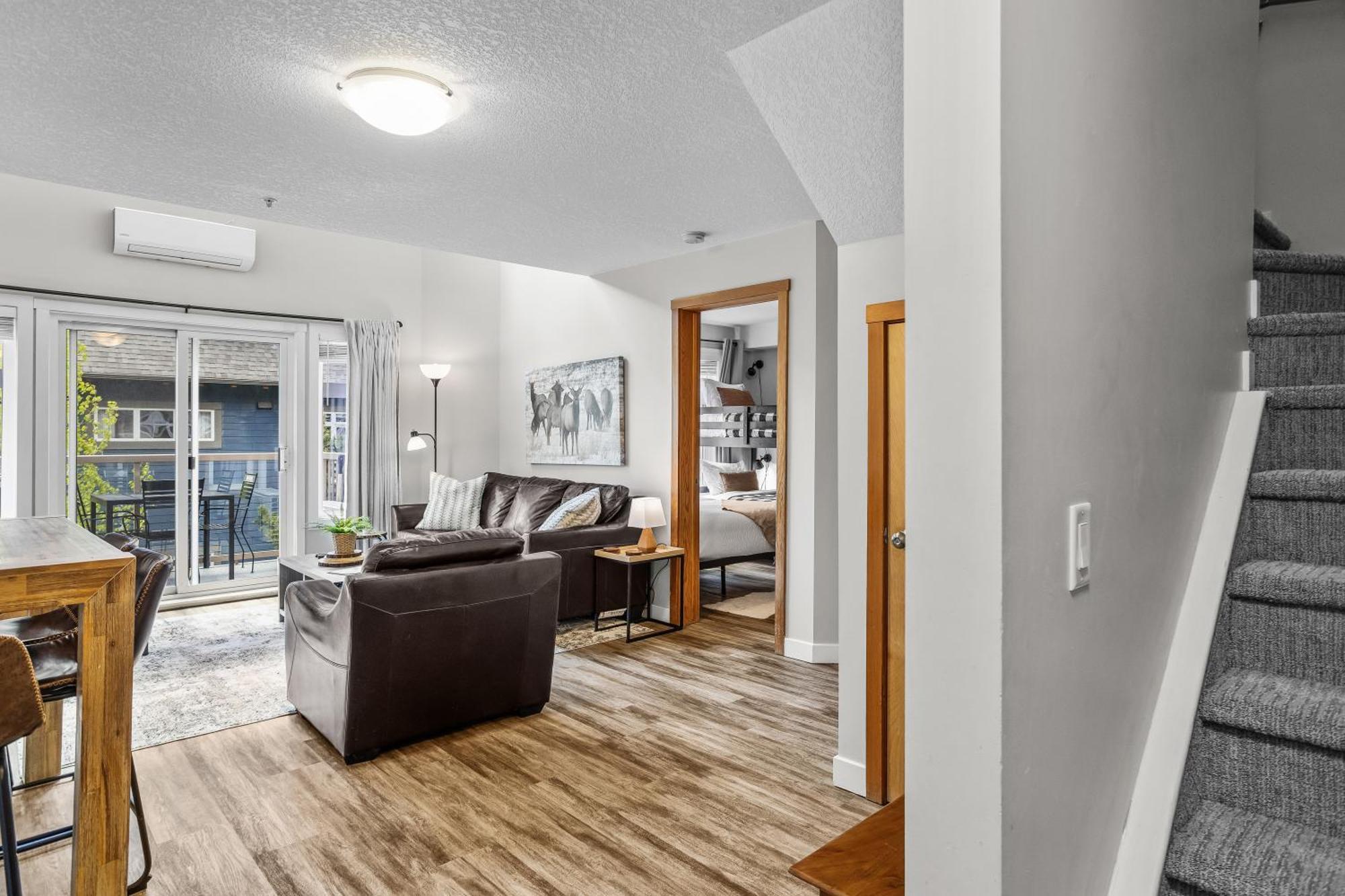 Charming 1 Bdrm Plus Loft With Views Managed By Little Sister Getaways Канмор Экстерьер фото