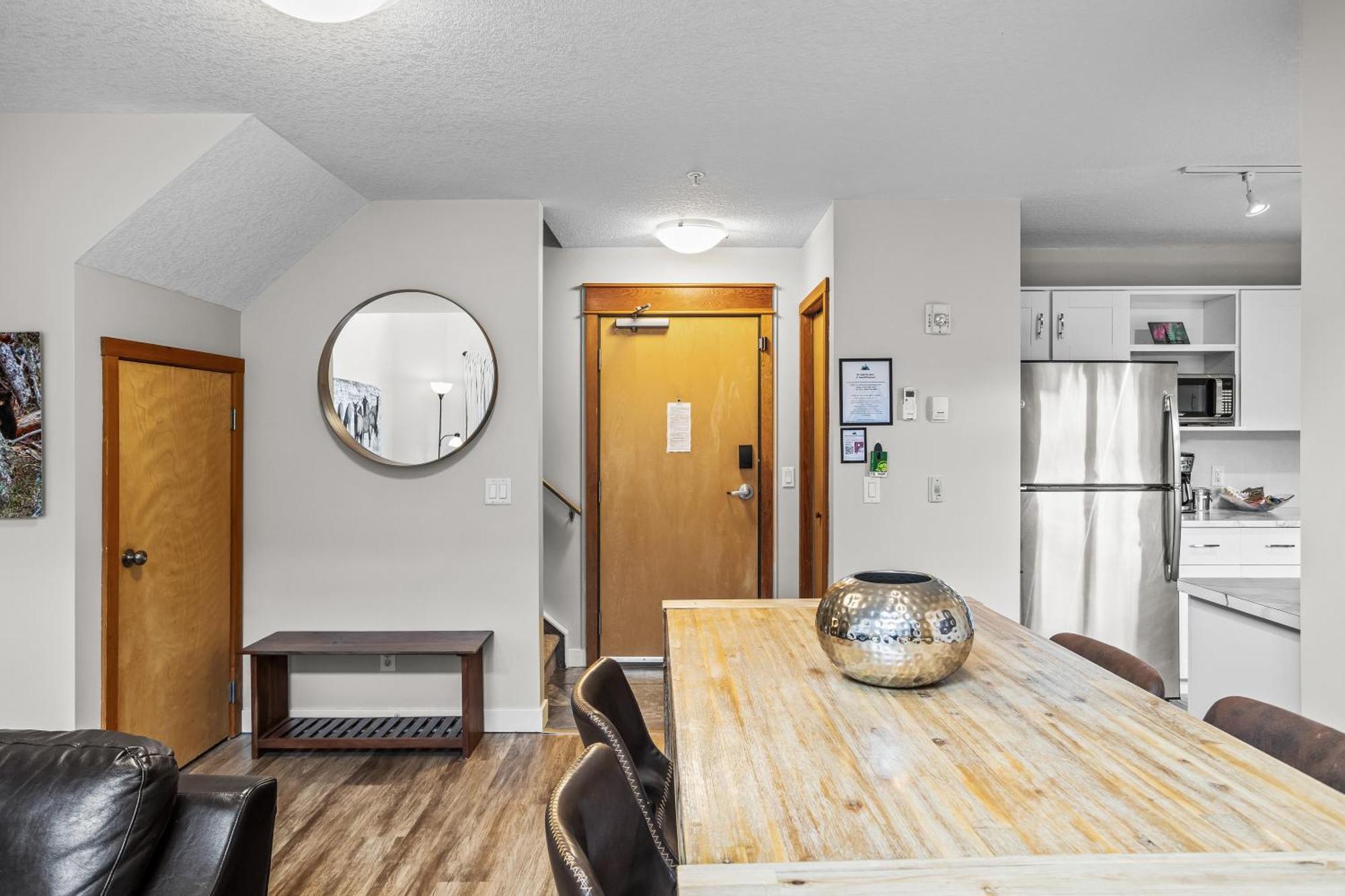 Charming 1 Bdrm Plus Loft With Views Managed By Little Sister Getaways Канмор Экстерьер фото