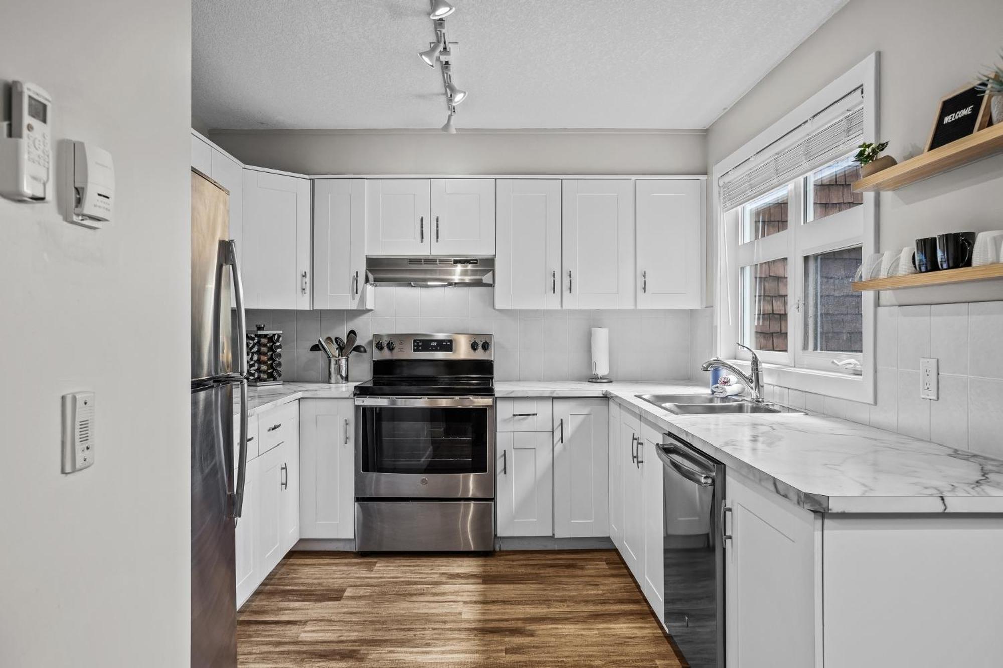 Charming 1 Bdrm Plus Loft With Views Managed By Little Sister Getaways Канмор Экстерьер фото