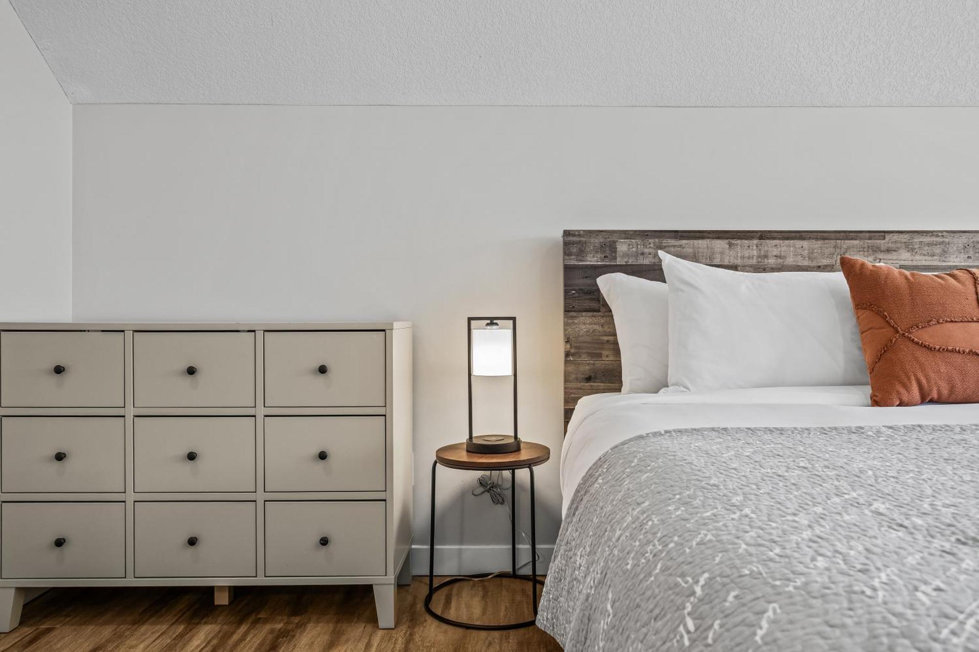 Charming 1 Bdrm Plus Loft With Views Managed By Little Sister Getaways Канмор Экстерьер фото