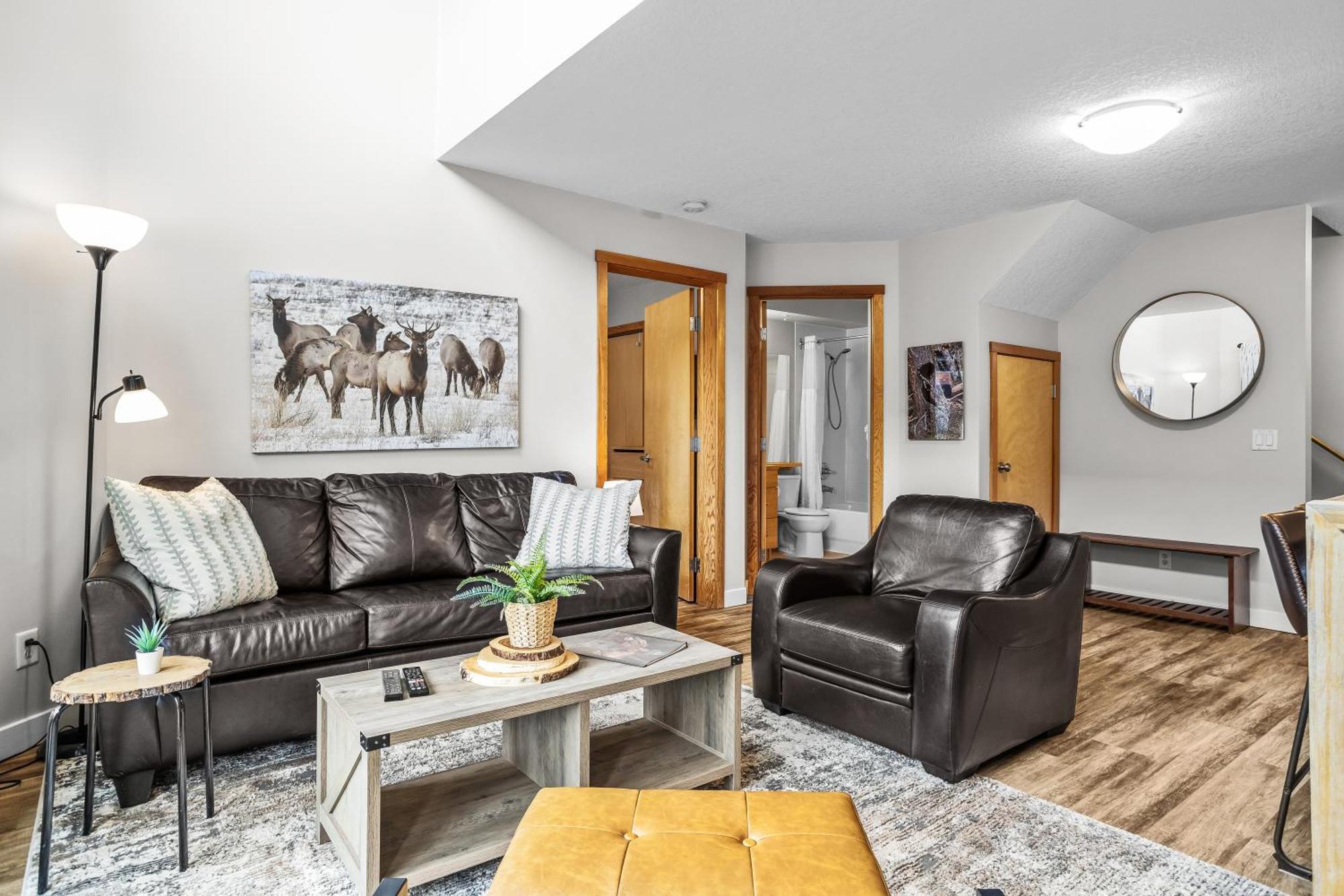 Charming 1 Bdrm Plus Loft With Views Managed By Little Sister Getaways Канмор Экстерьер фото