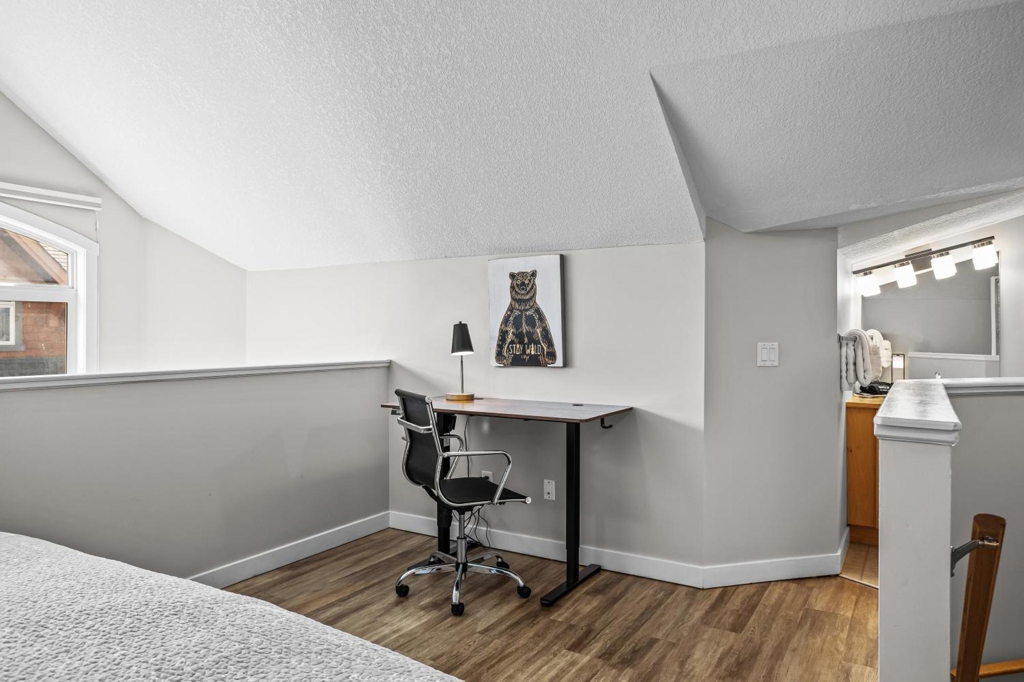 Charming 1 Bdrm Plus Loft With Views Managed By Little Sister Getaways Канмор Экстерьер фото